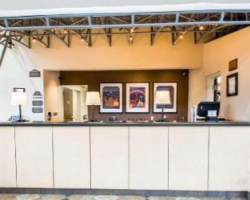 Clarion Suites Maingate image 10