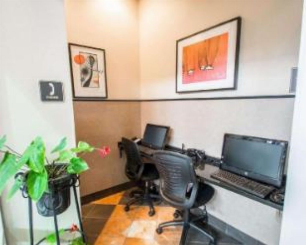 Clarion Suites Maingate